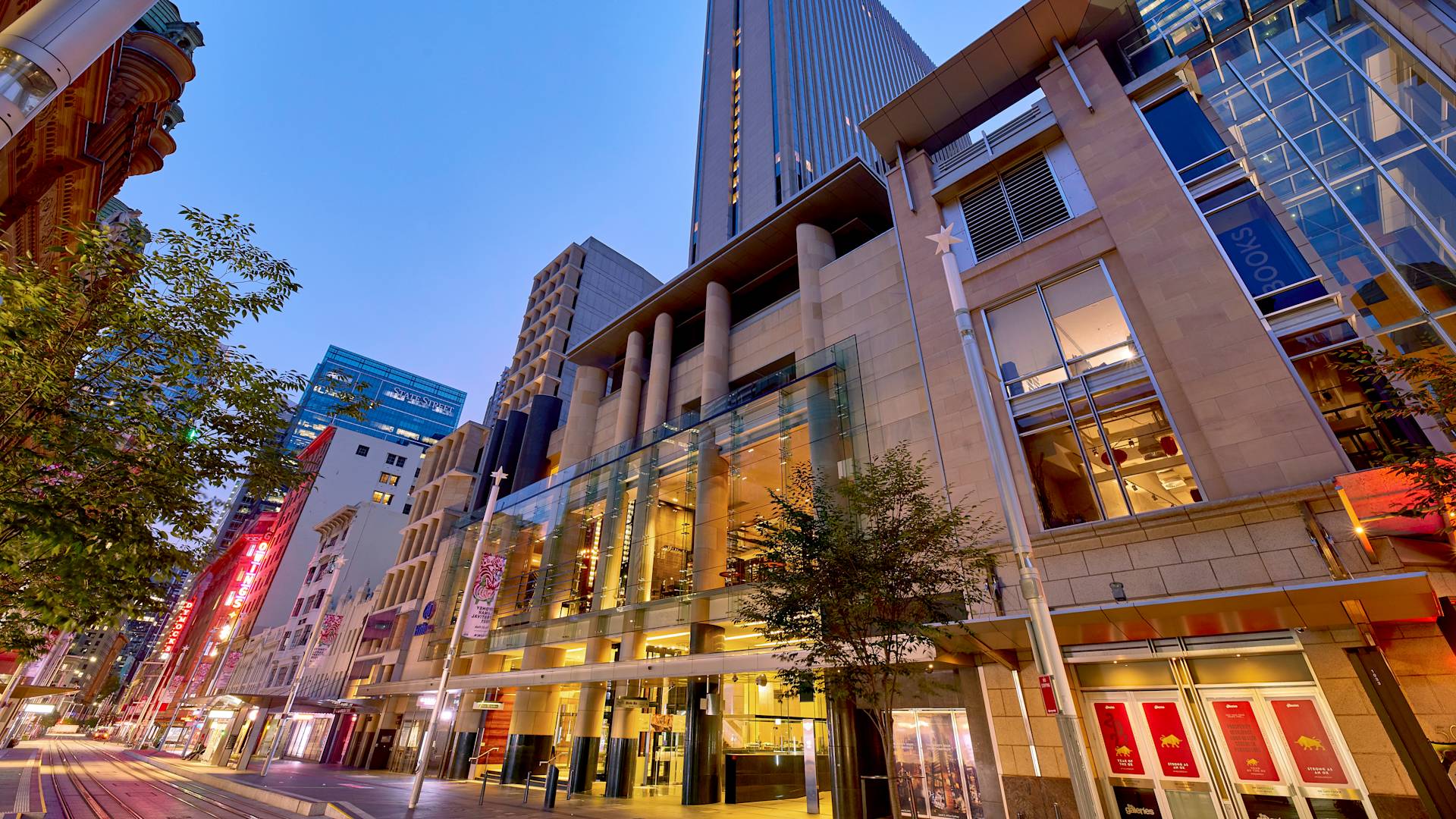 Extérieur de l'hôtel avec entrée