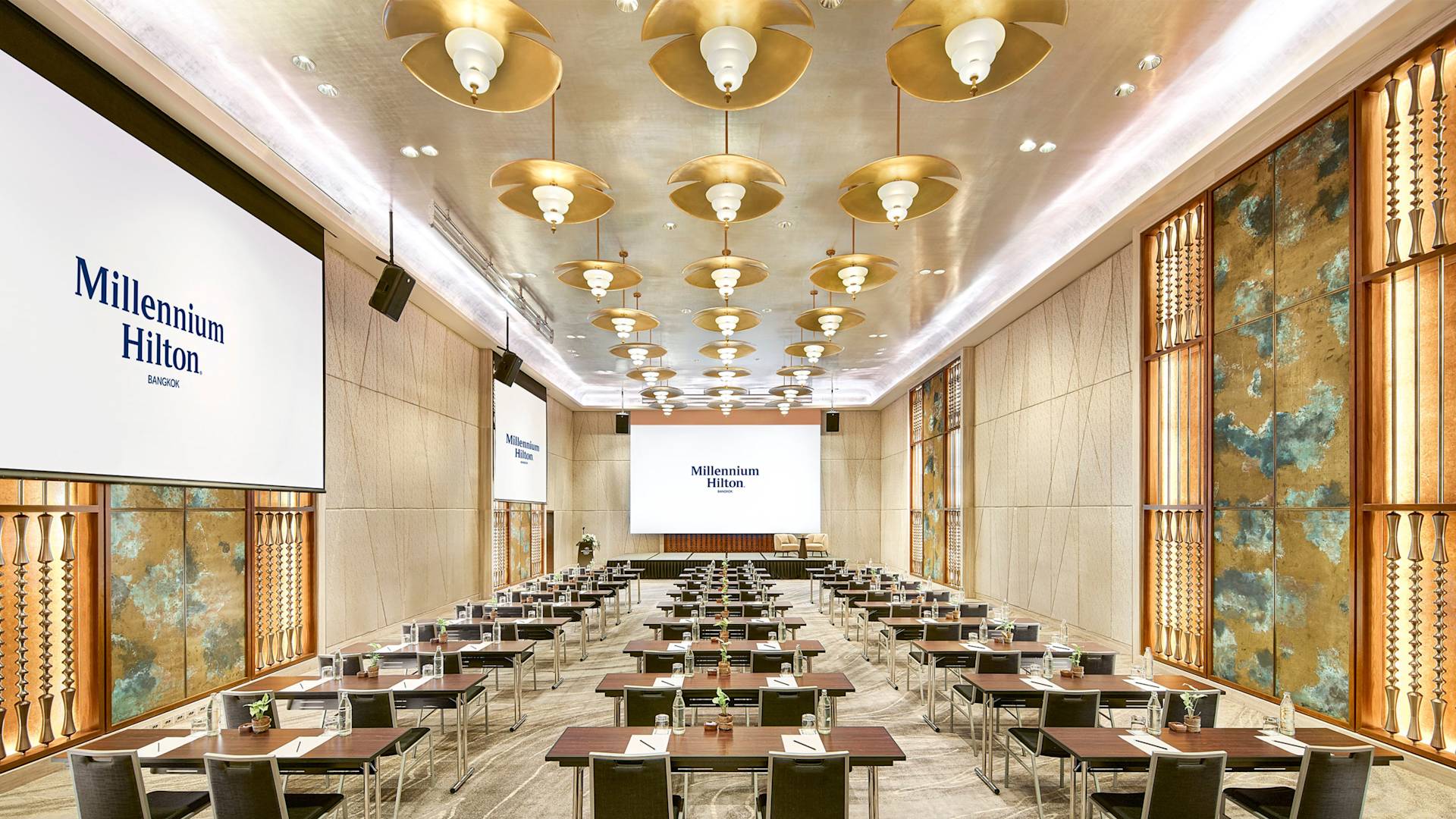 Wielka sala balowa – styl sali lekcyjnej