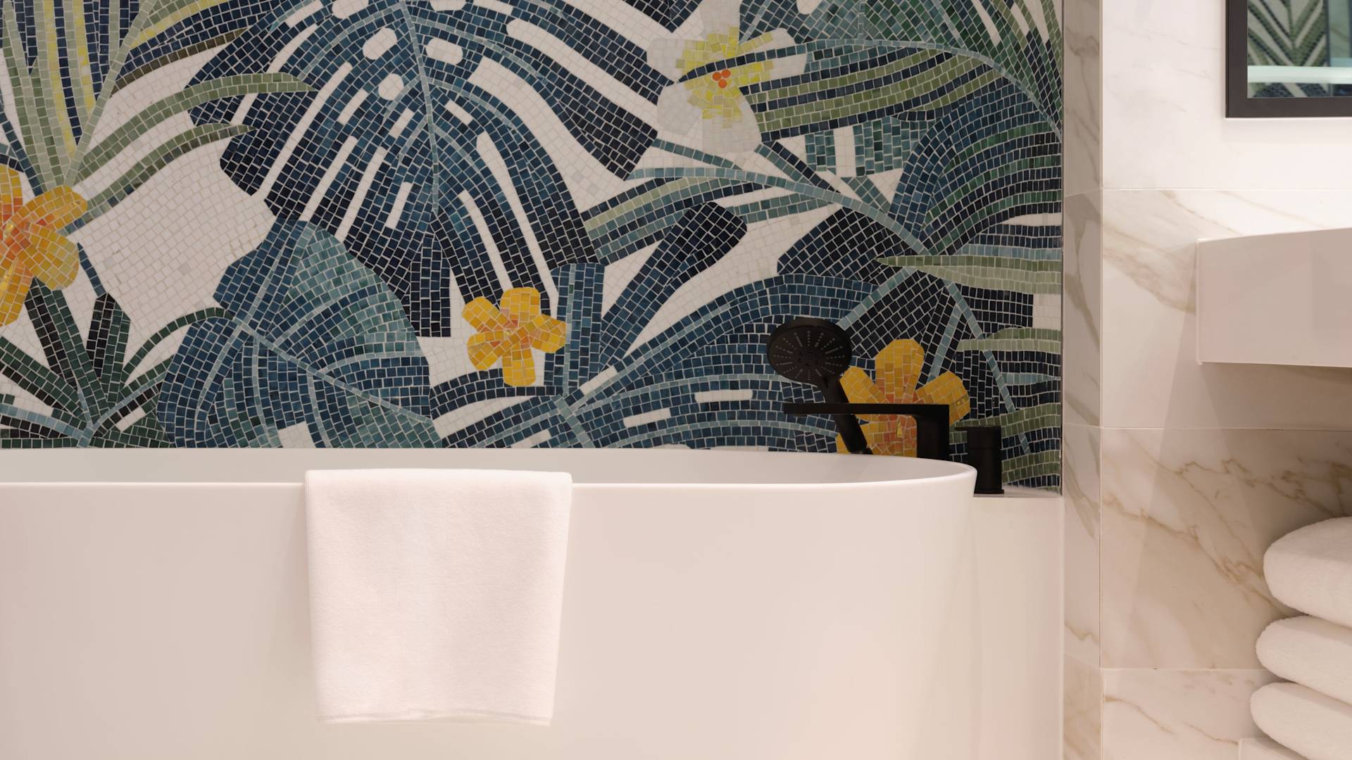 客房浴室及浴缸