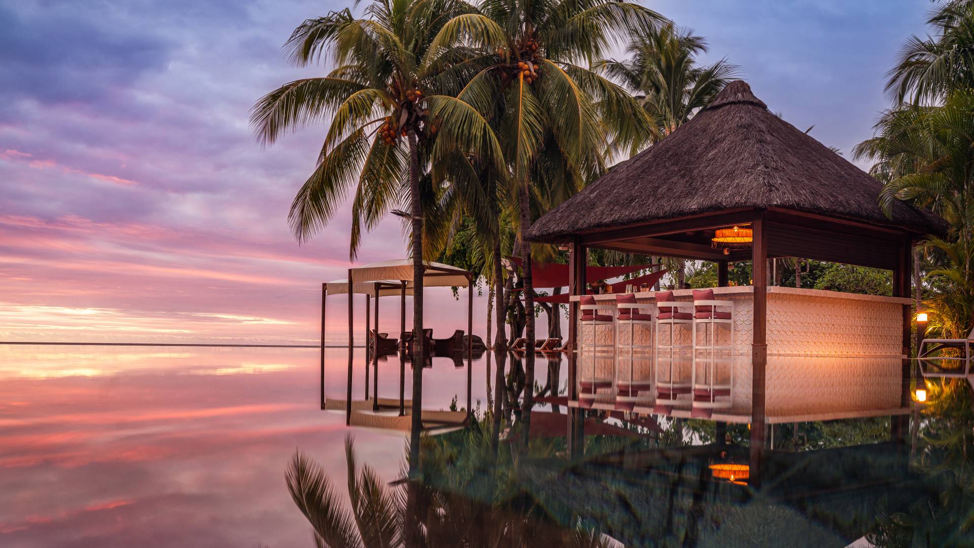 Hibiscus Bar with surrounding water and trees