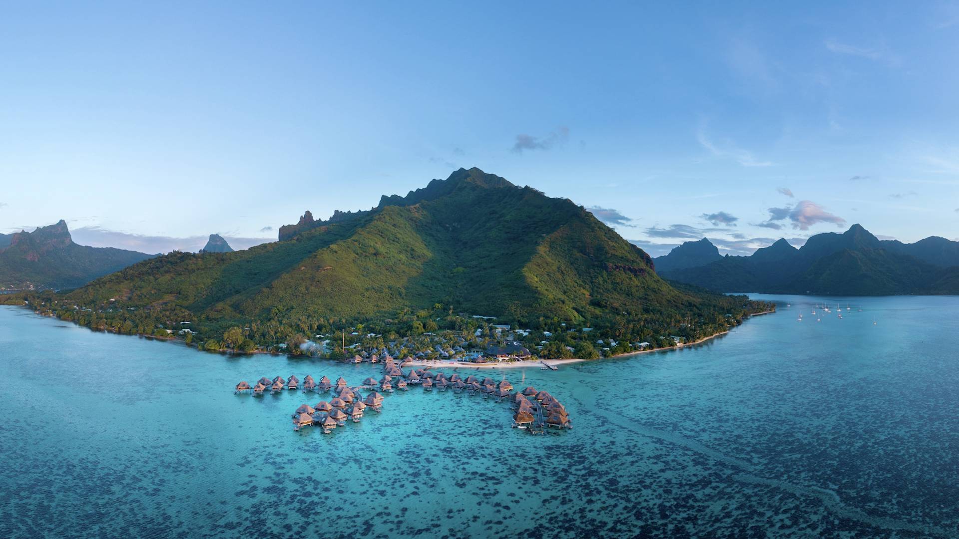 Vue aérienne de l'extérieur du complexe