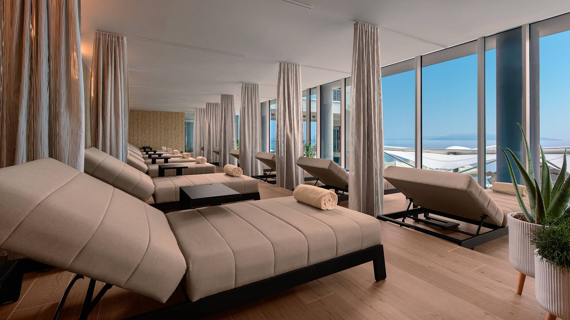 Sedie a sdraio presso l'eforea Spa e centro benessere