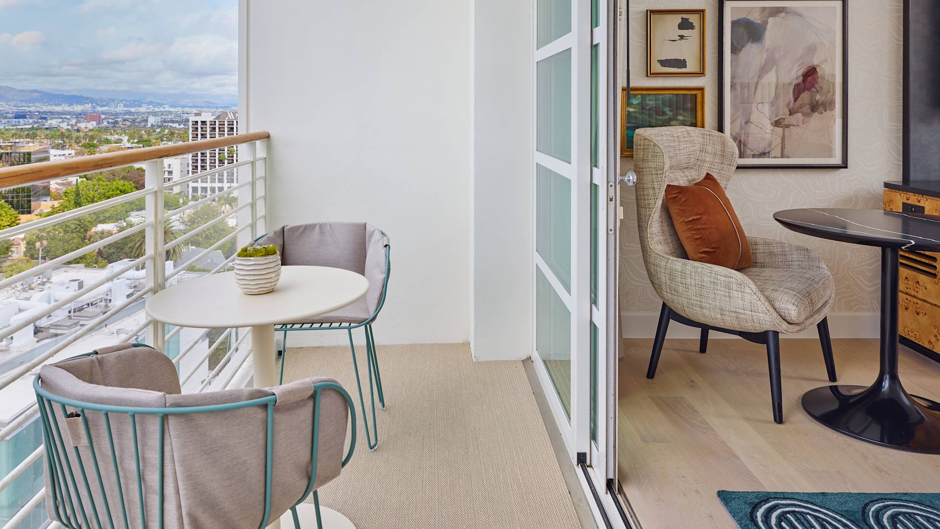 Strefa wypoczynkowa w tarasie pokoju dla gości