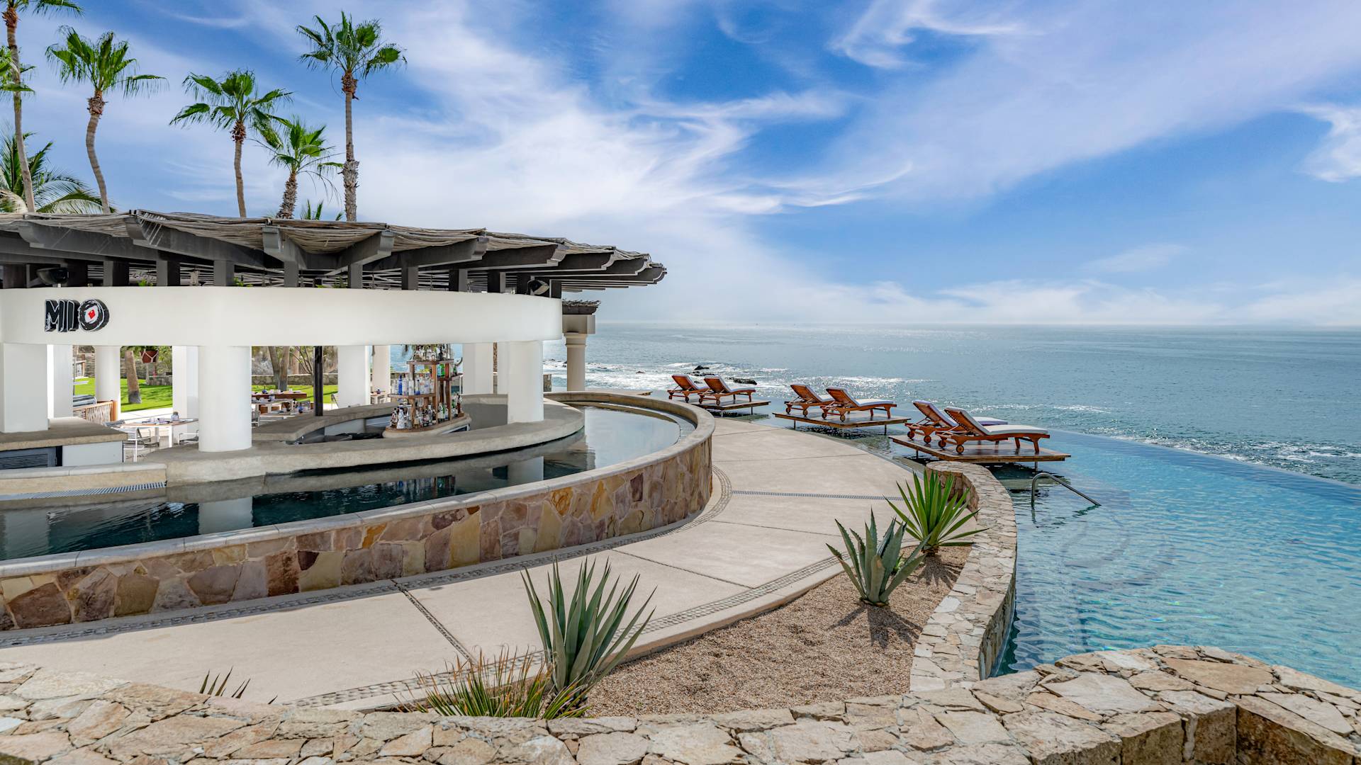 Restaurant "Mio" am Swimmingpool mit Blick auf den Strand