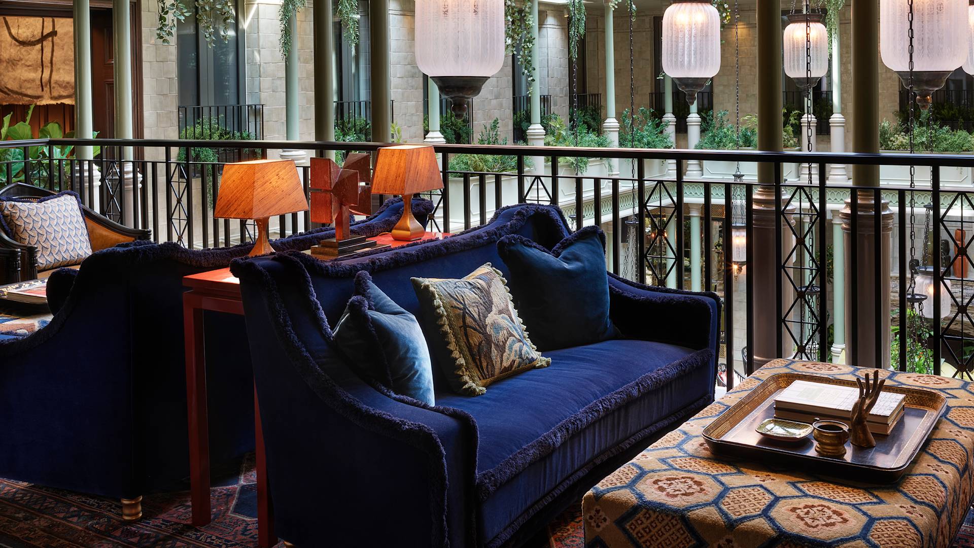 Atrium Seating-previous-transition