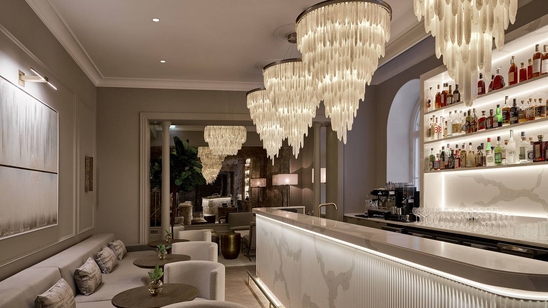 テーブルと椅子を備えたバー&マリアのリビングエリア