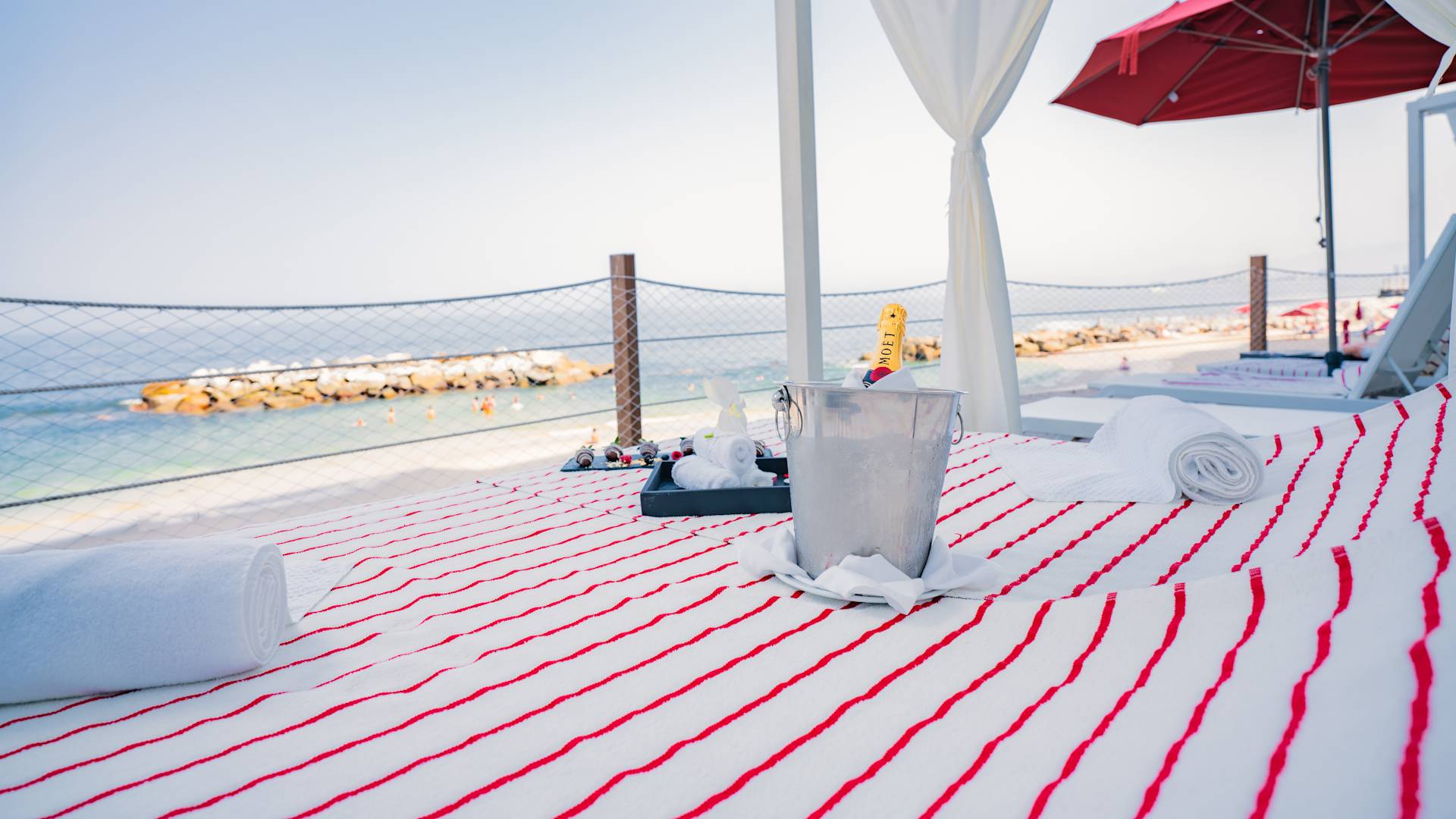 Pool Cabana – Balinesisches Bett