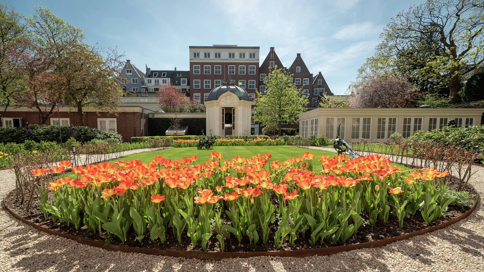 Building Exterior and Garden