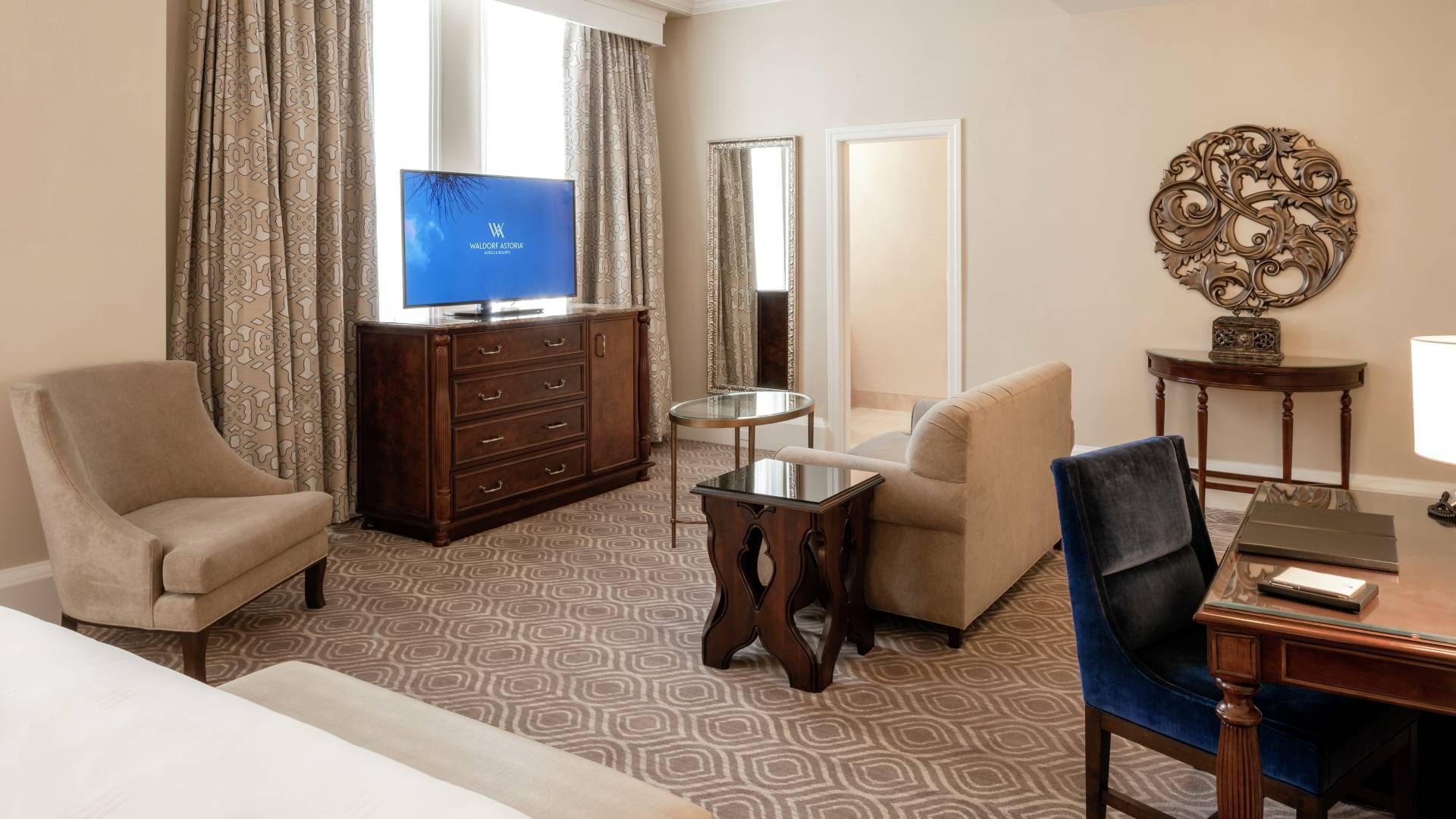 起居区配有电视和舒适坐席