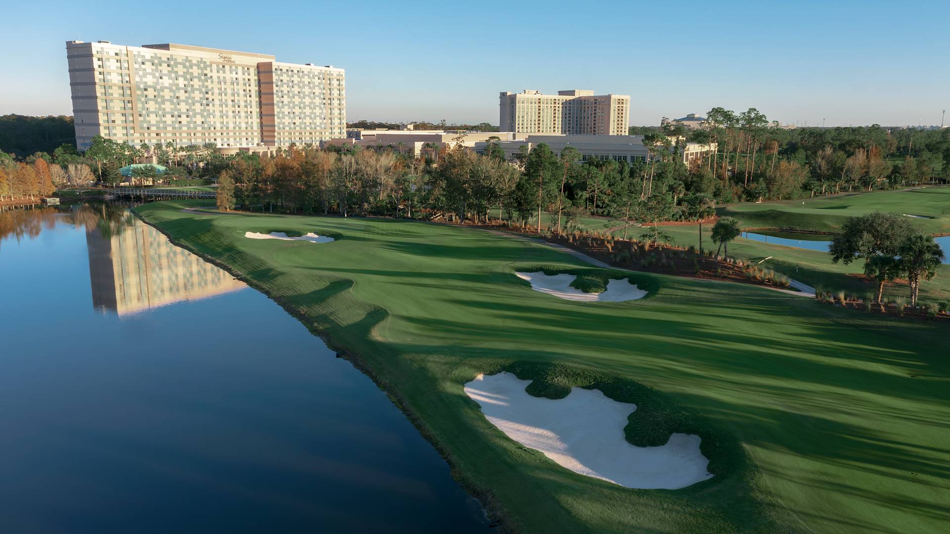 Extérieur et terrain de golf de l'hôtel Waldorf Astoria Orlando