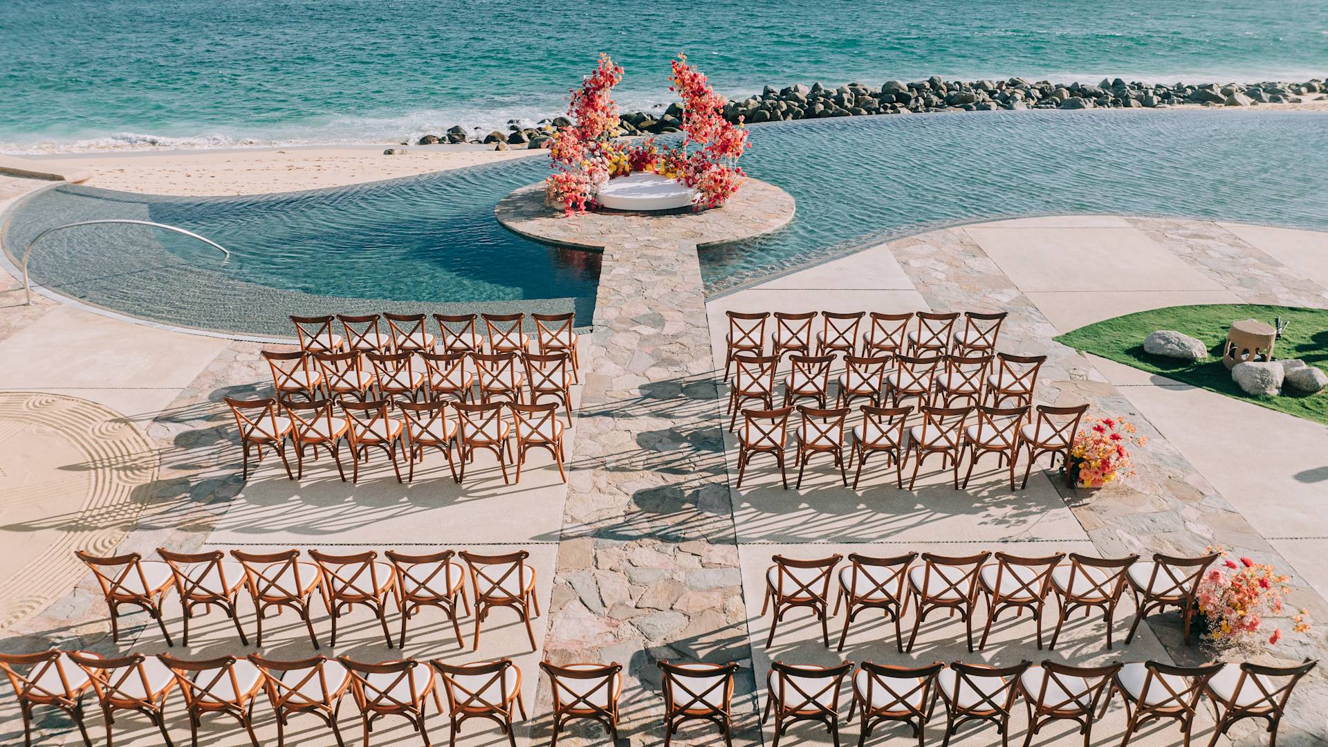 cerimônia de casamento configurada na praia
