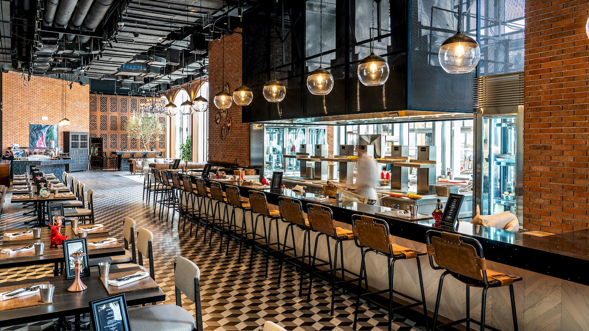 พื้นที่รับประทานอาหารและเคาน์เตอร์ร้านอาหารสเปน