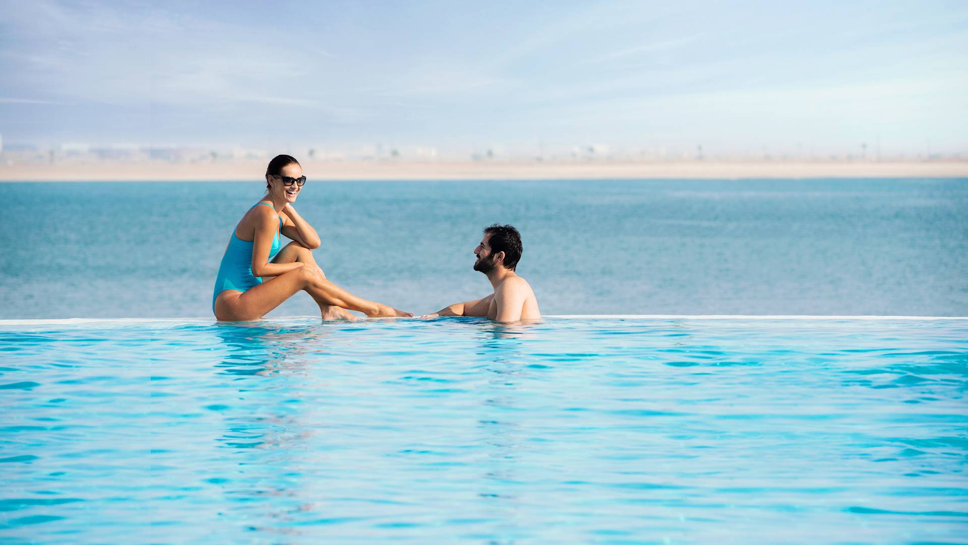 Couples Infinty pool-transition