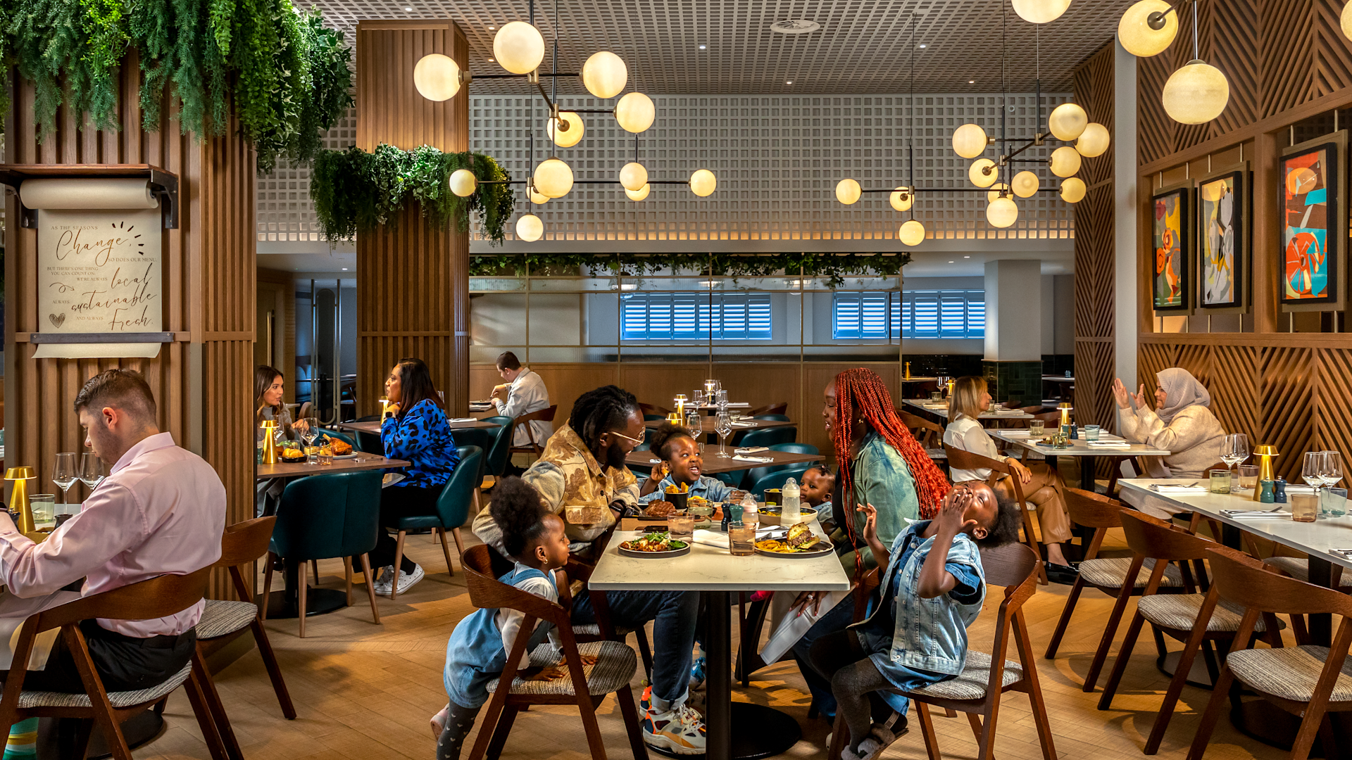 People Dining en el restaurante Tyburn Kitchen, transición