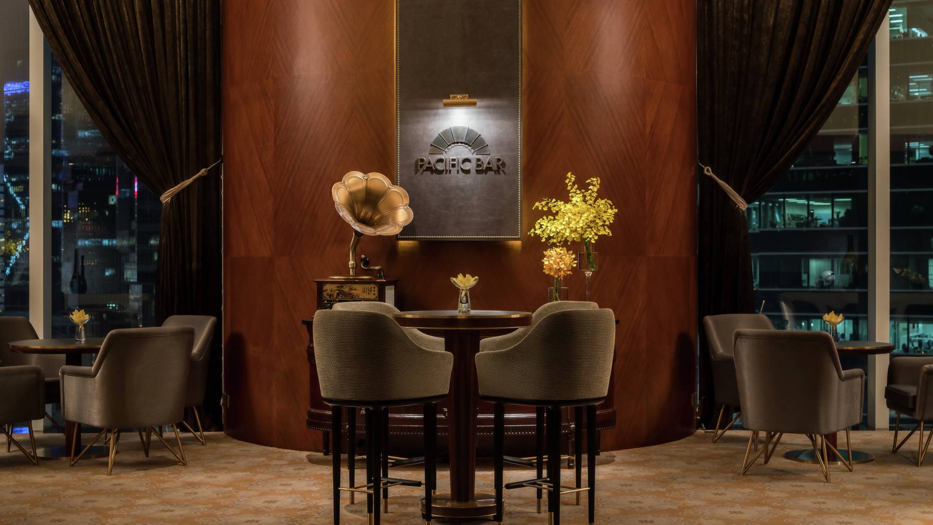 Tranziția interiorului barului Pacificului