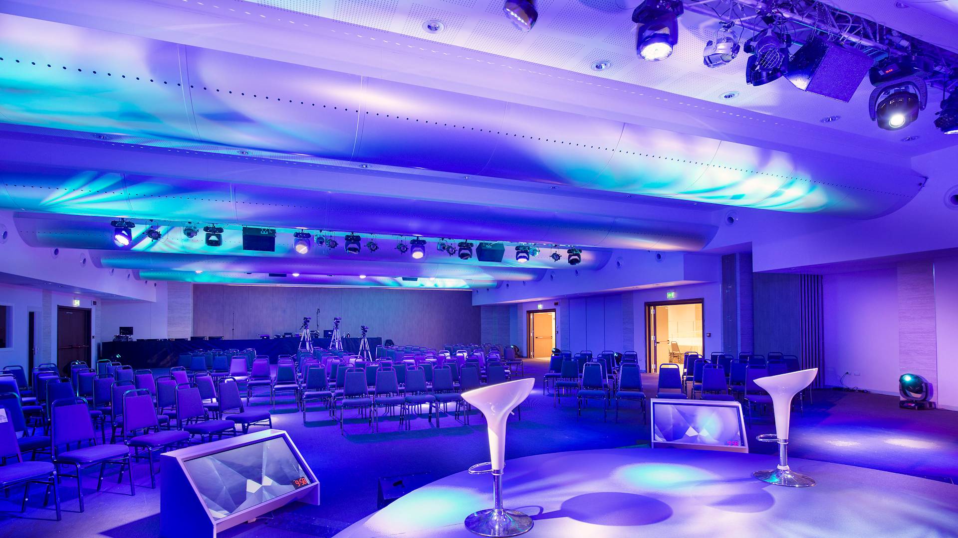 총회 회의실-전환