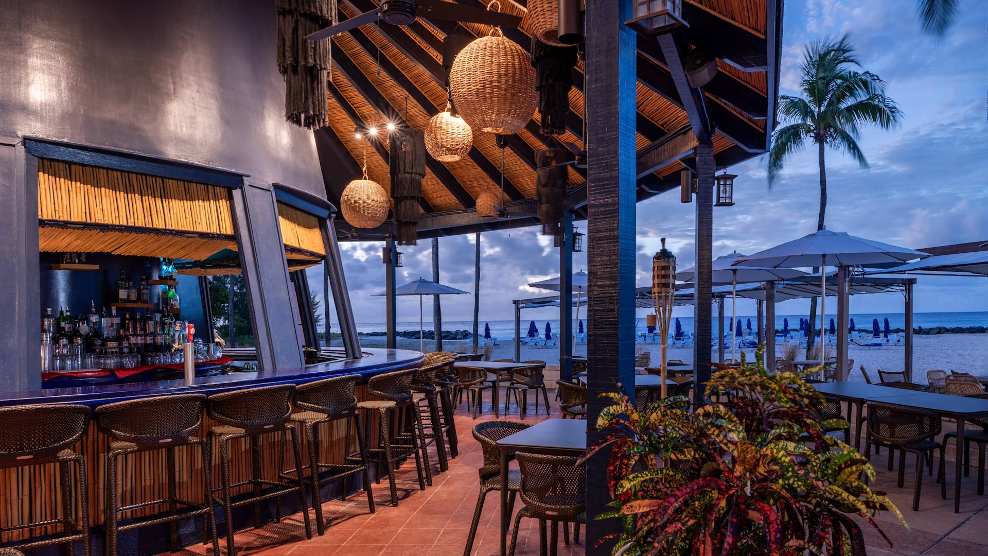 ウォーターズ・エッジ・ビーチバーの移行