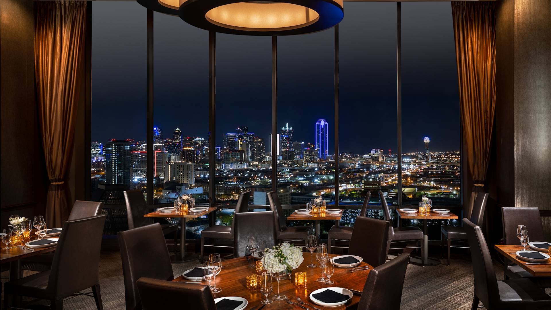 Dining Tables at SER Steak Restaurant-transition