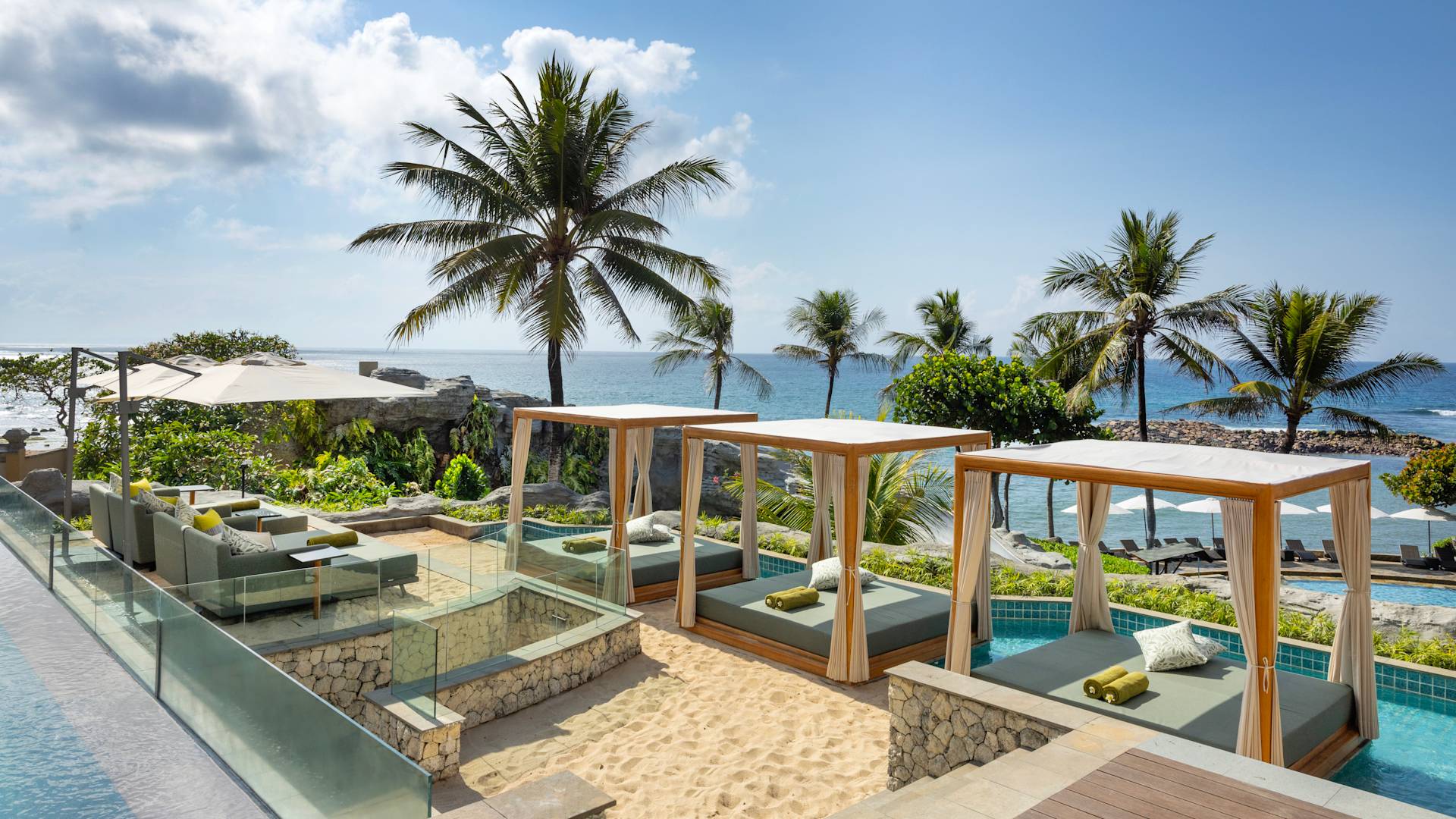 Elara Seaside Lounge & Bar-transition