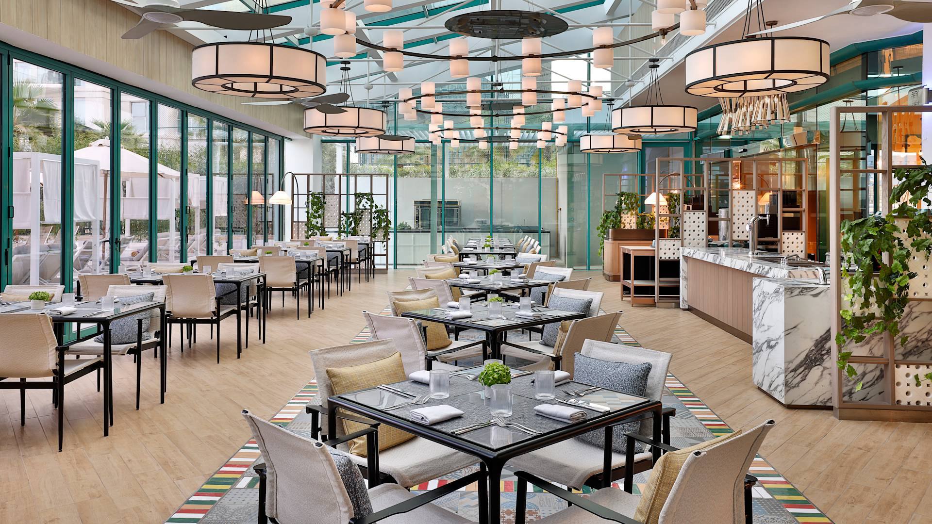 Sala de mese a restaurantului Oceana Kitchen - Tranziția