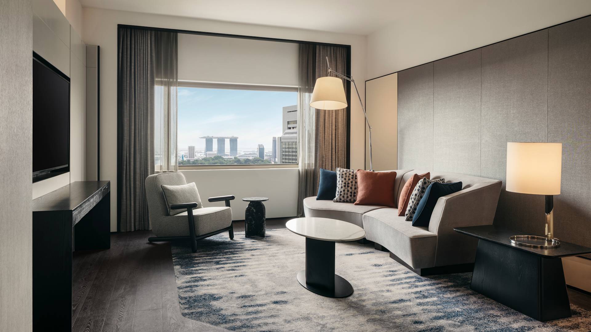 King Deluxe Suite Living Area with City View-transition