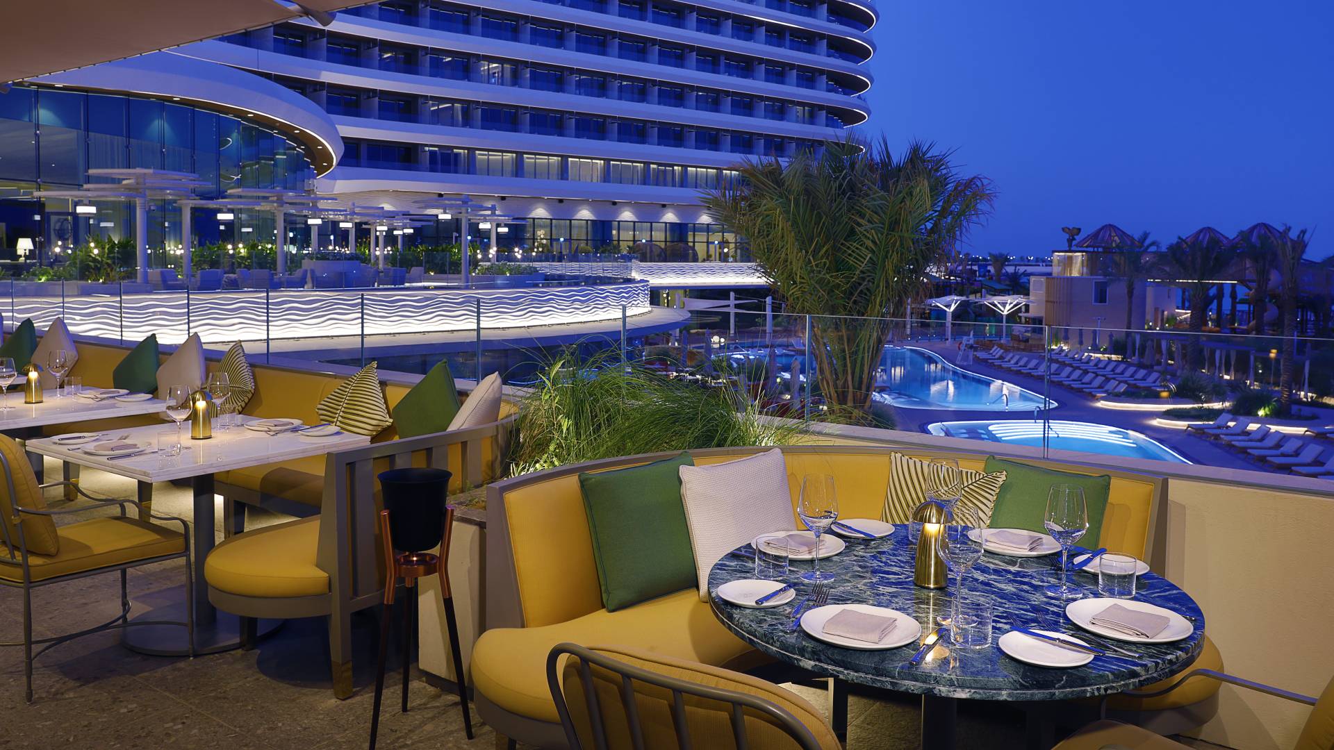 Scarpetta, Outdoor Dining-transition