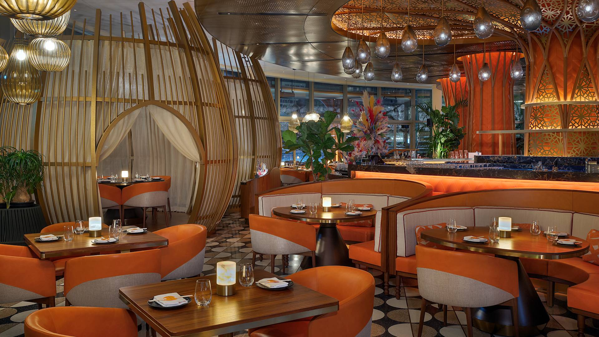 Restaurantbereich "SUSHISAMBA" mit Ständen, Übergang