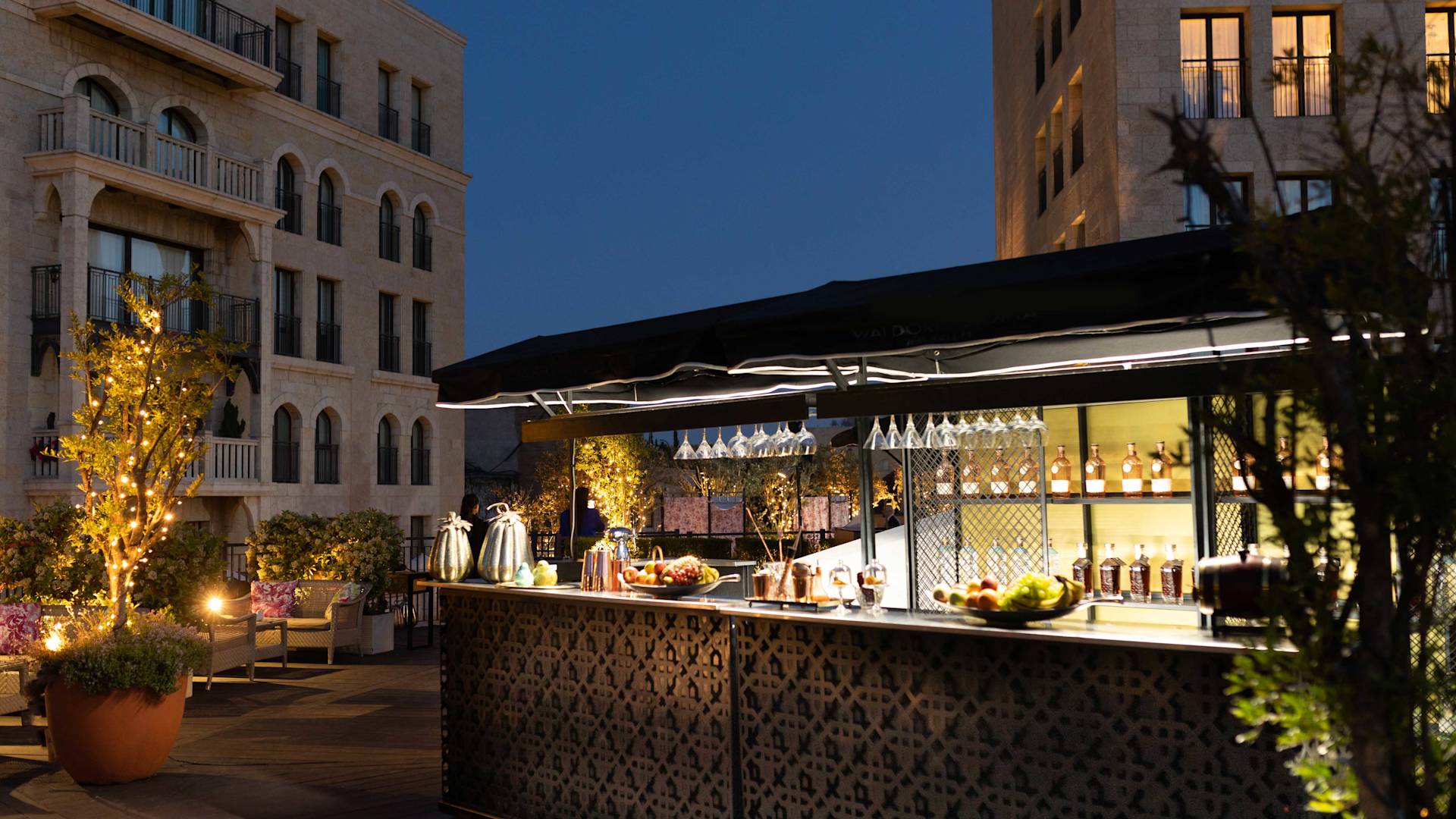 close up of bar-transition