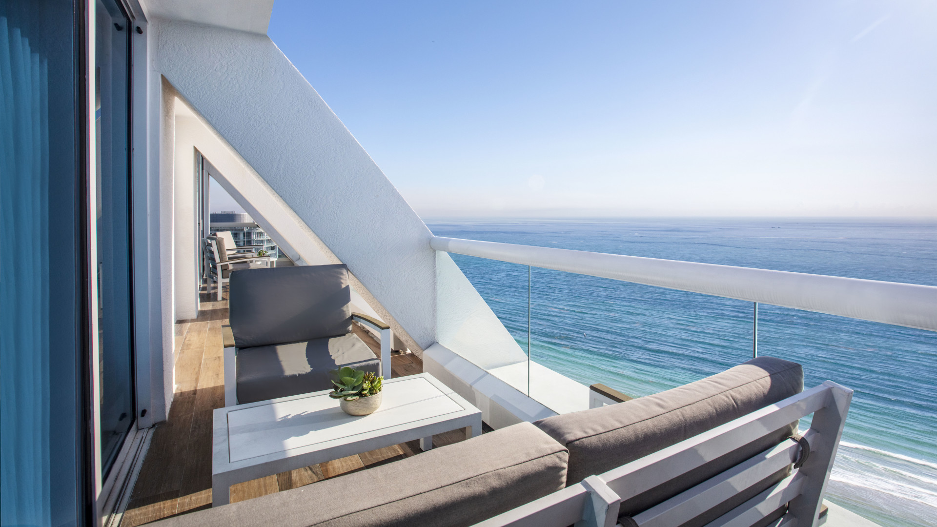 Oceanfront Balcony-transition-image
