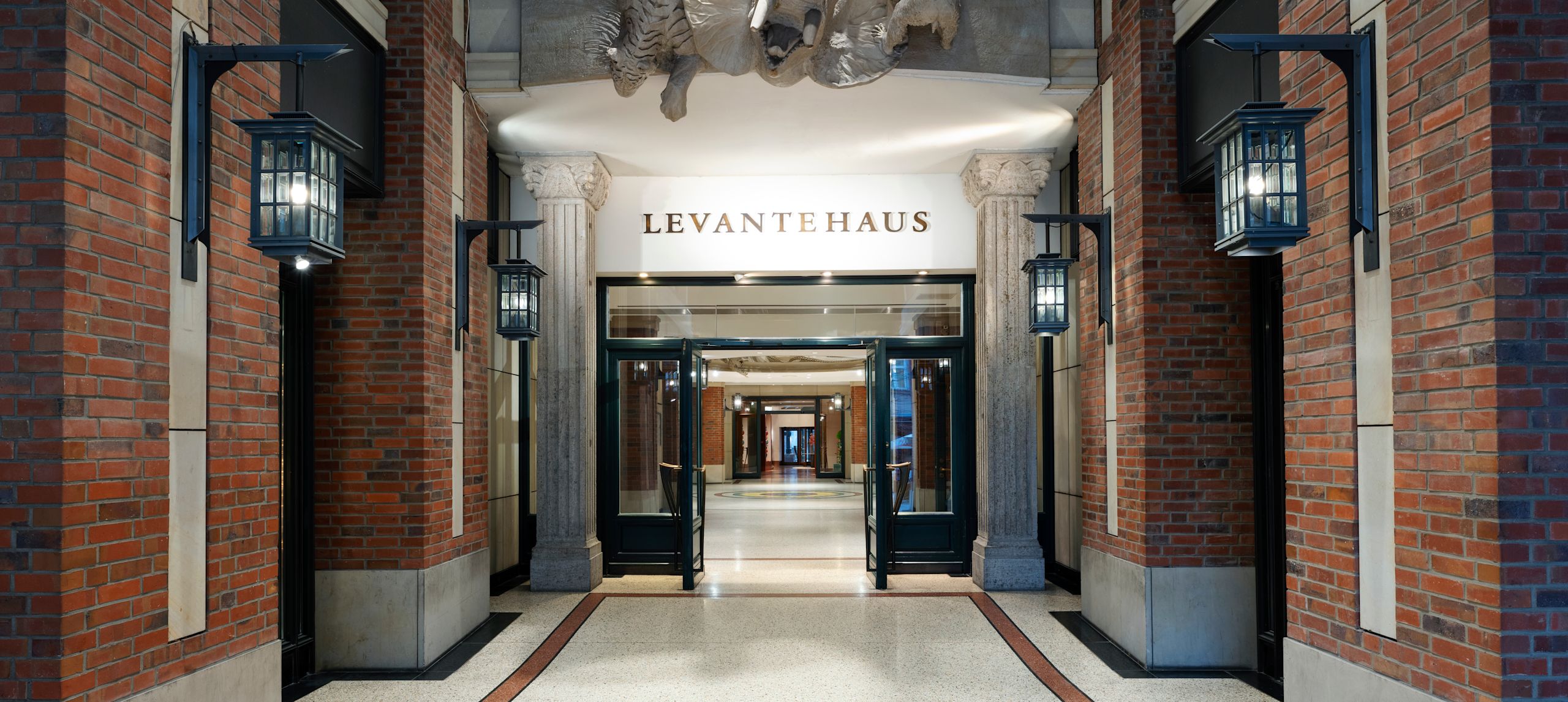 Vstup do restaurace Levante Haus
