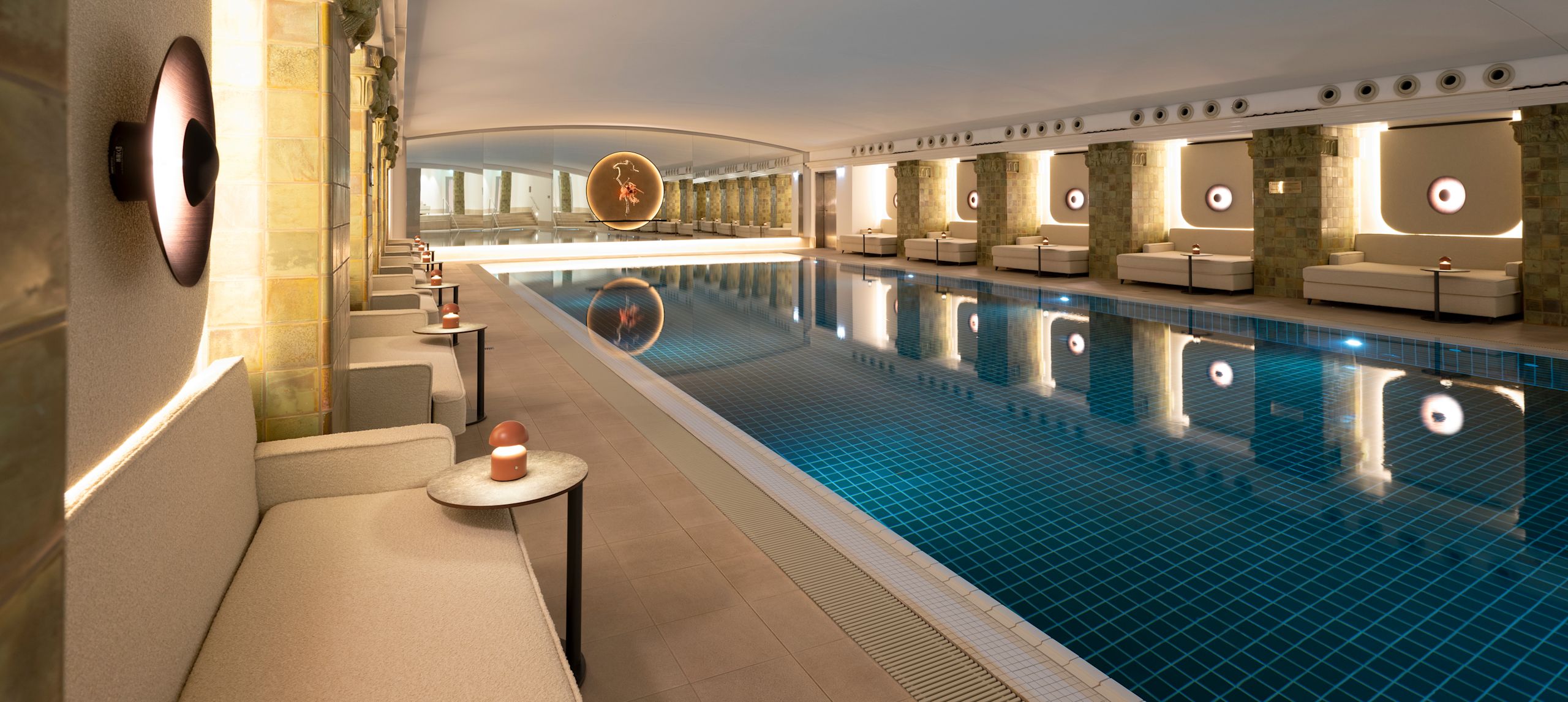 Prostor vnitřního bazénu v lázních