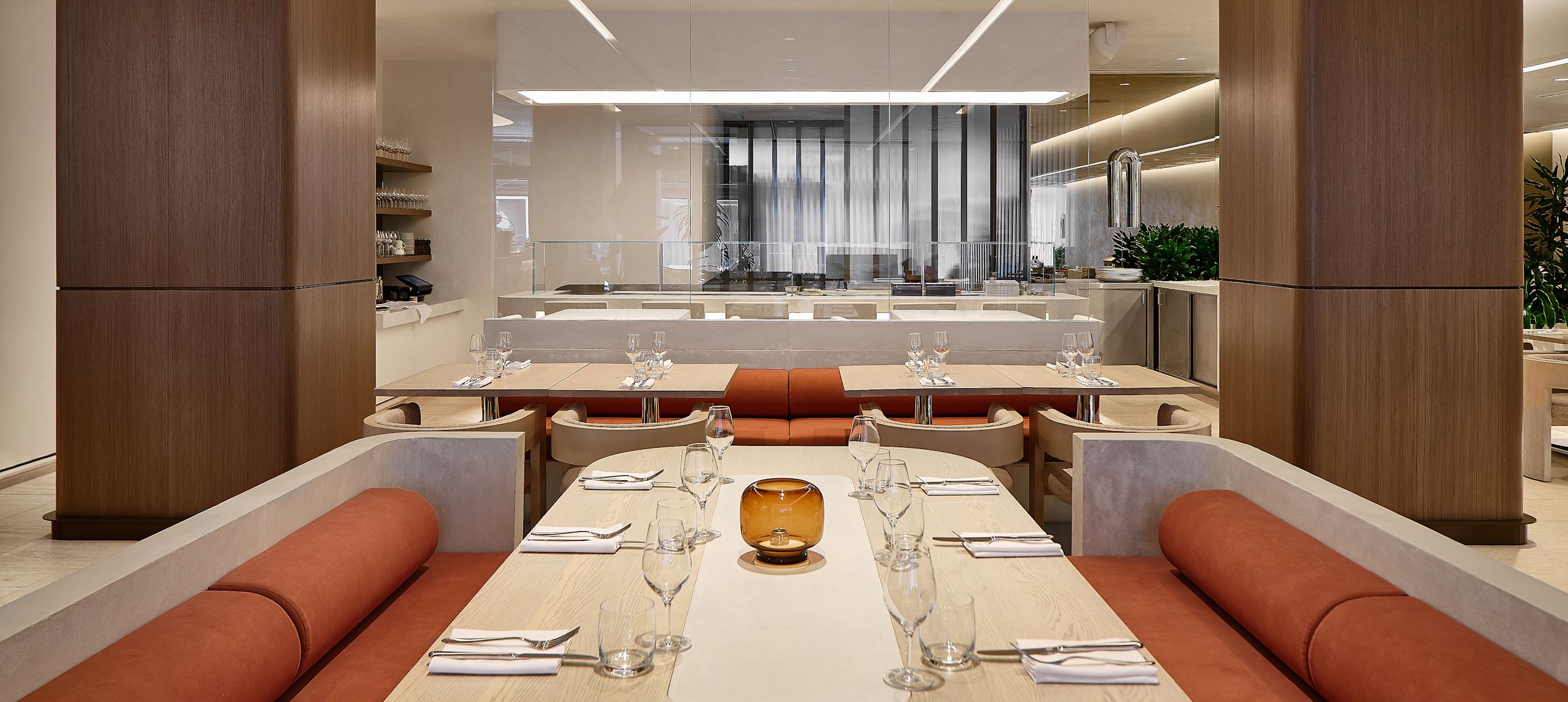 Zonă de restaurant cu scaune confortabile