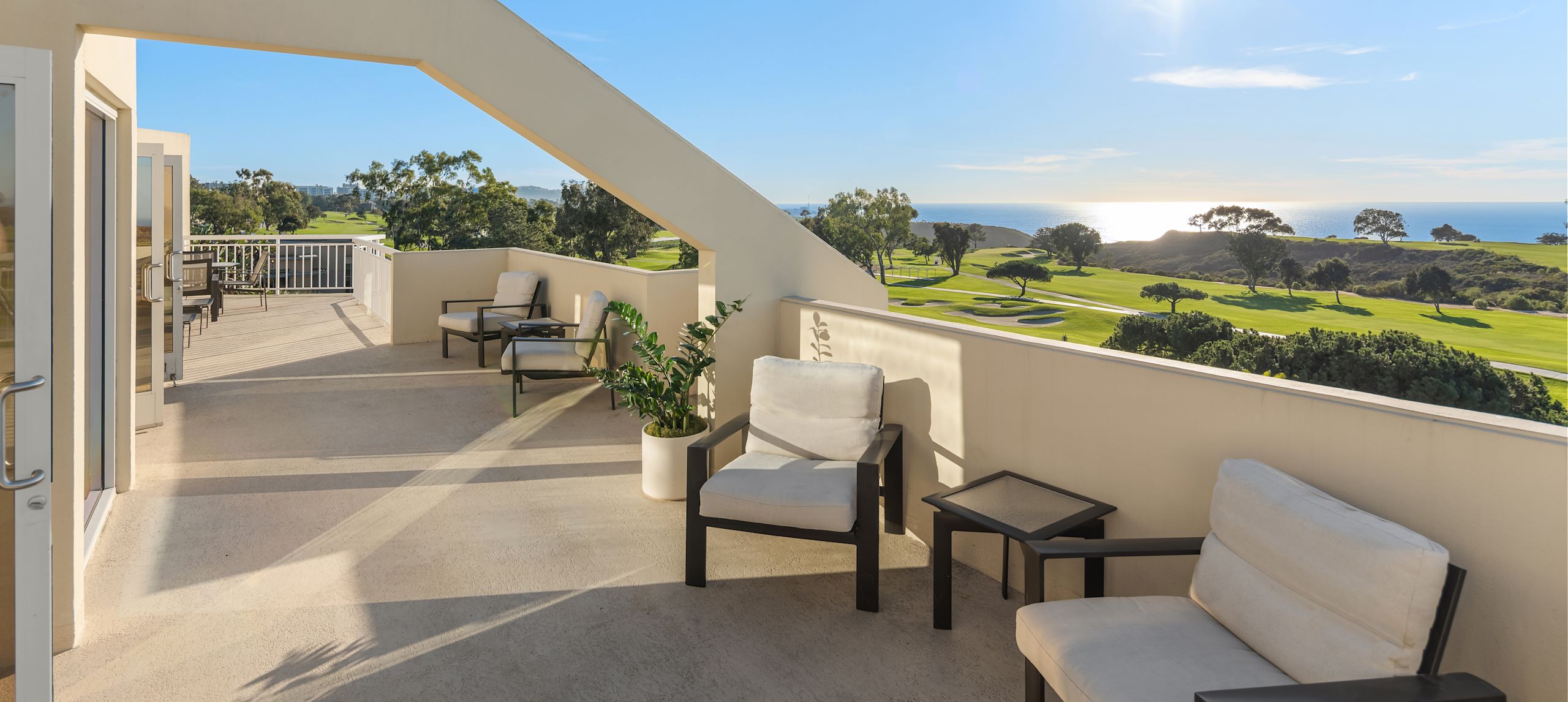 suite terrace with lounge area