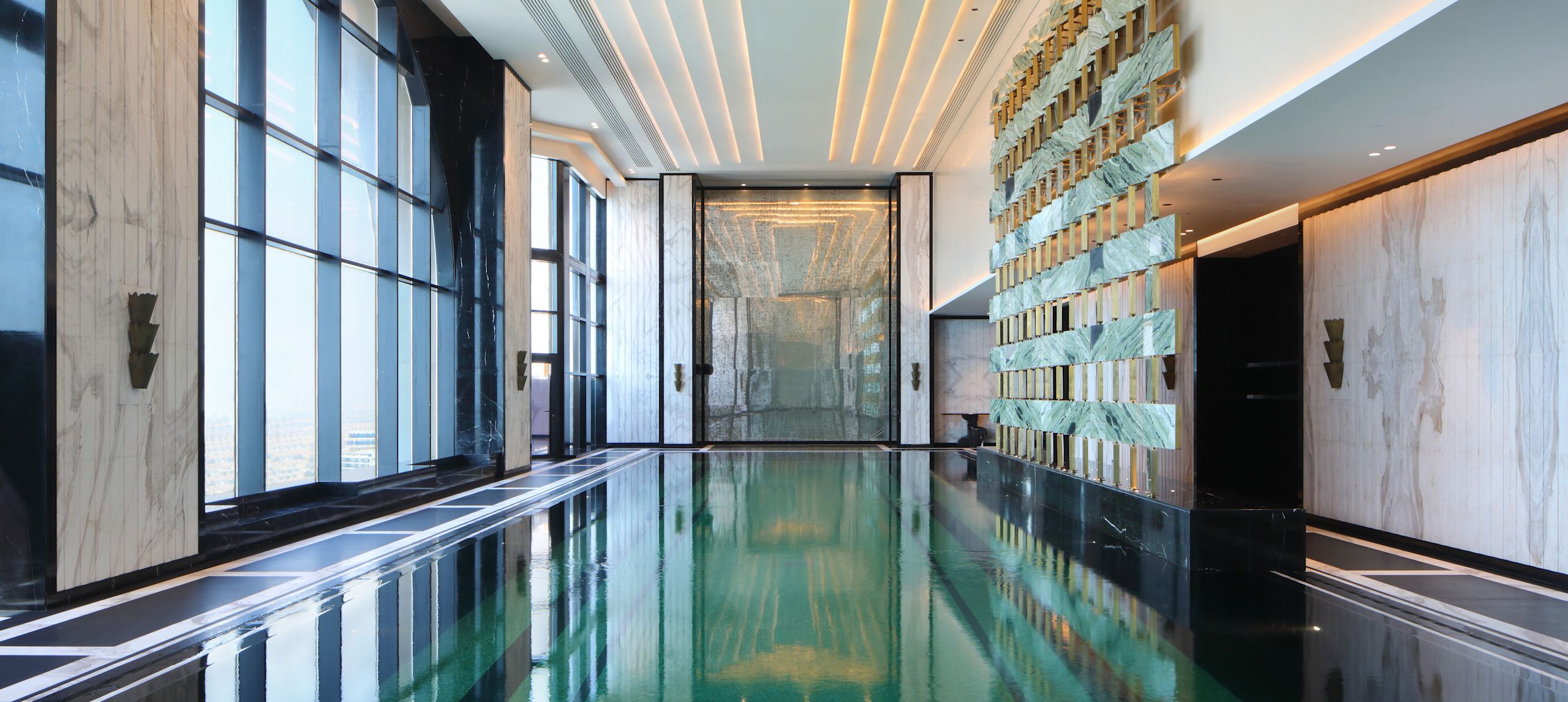 Area Kolam Renang Luar Ruangan