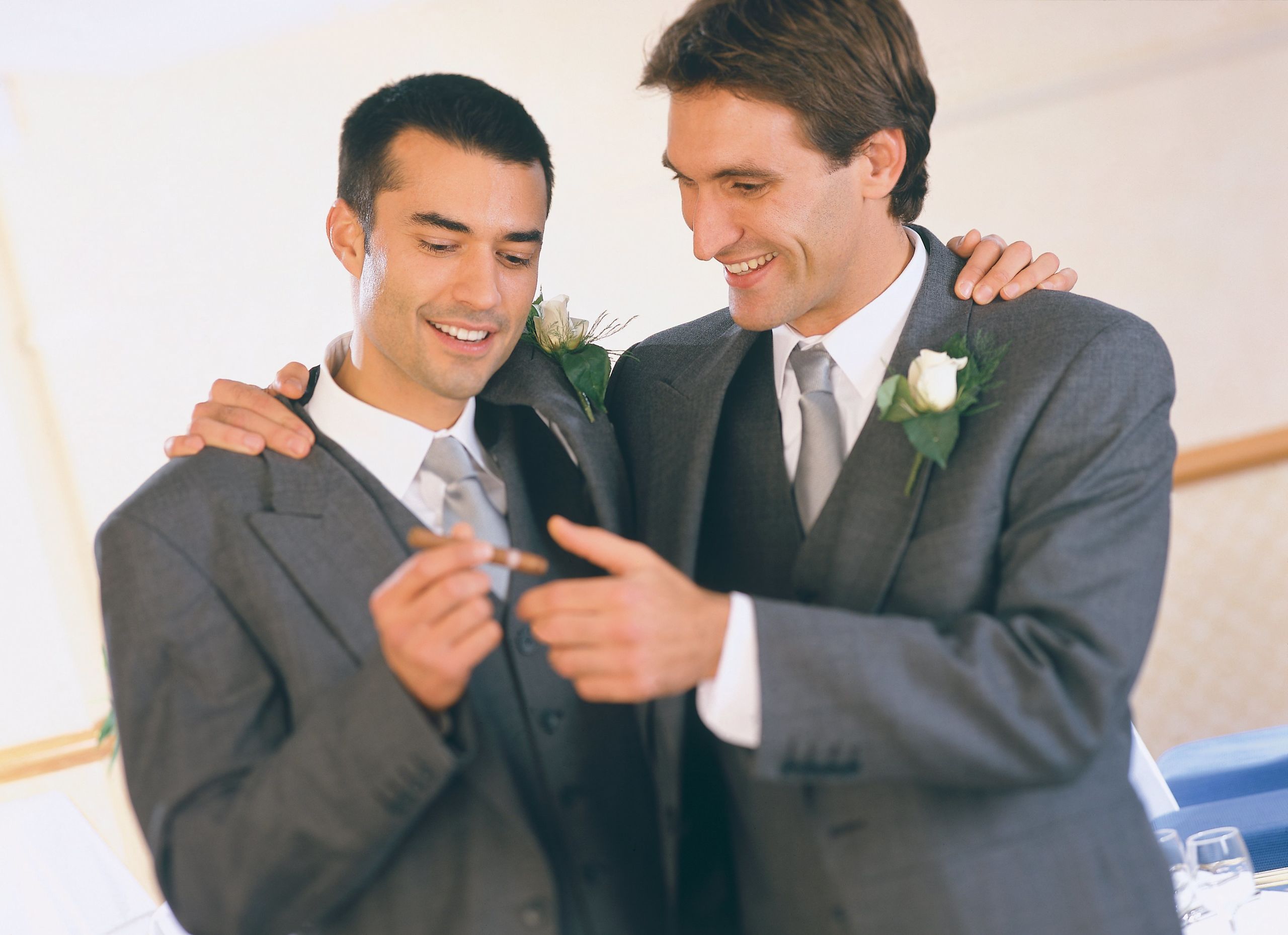 رجلان مع سيجار