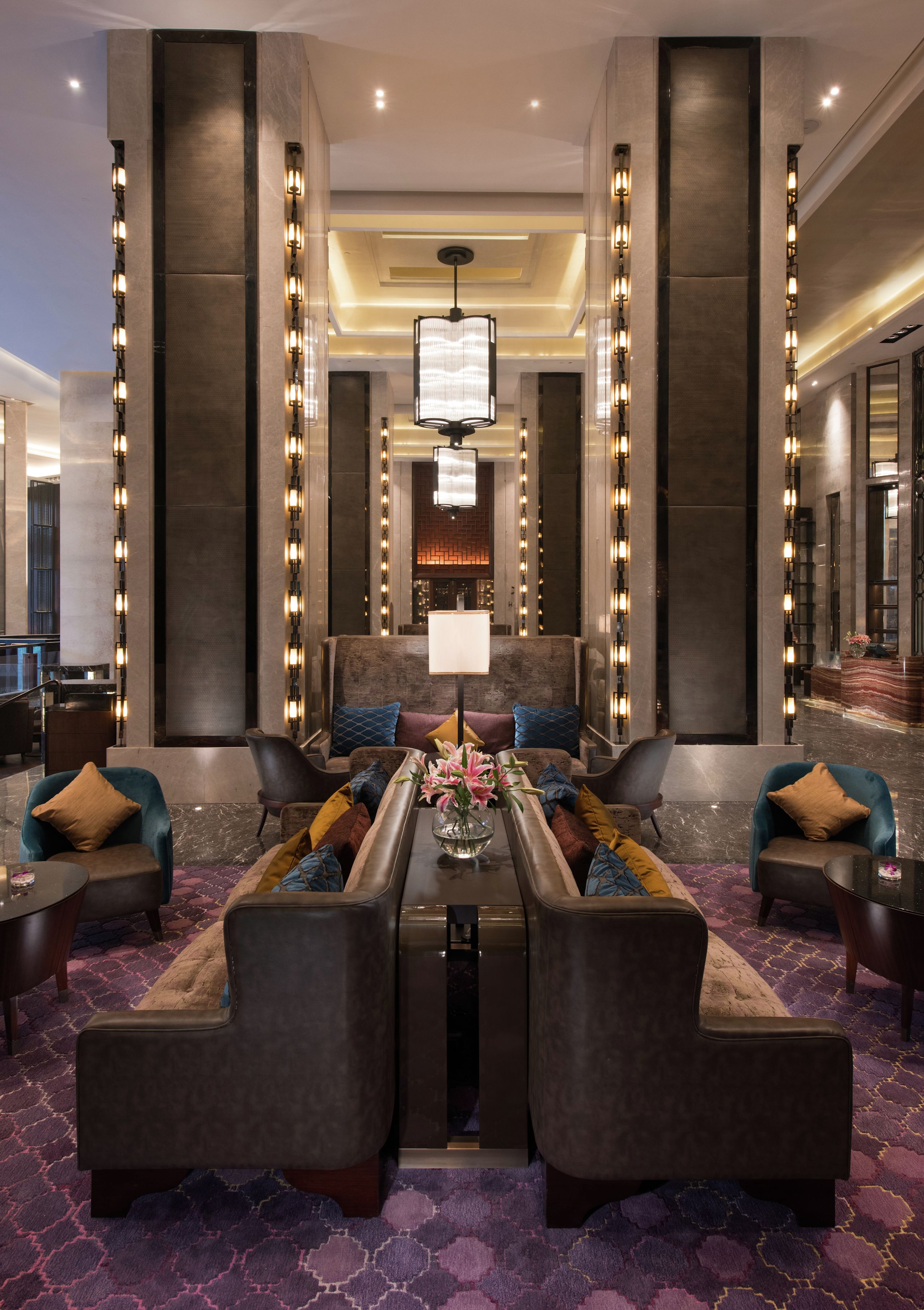 Zonă de restaurant cu scaune confortabile