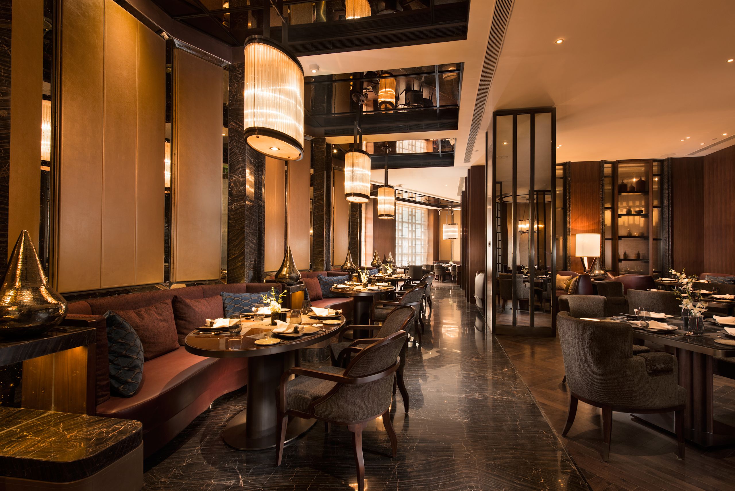 Zonă spațioasă pentru restaurant