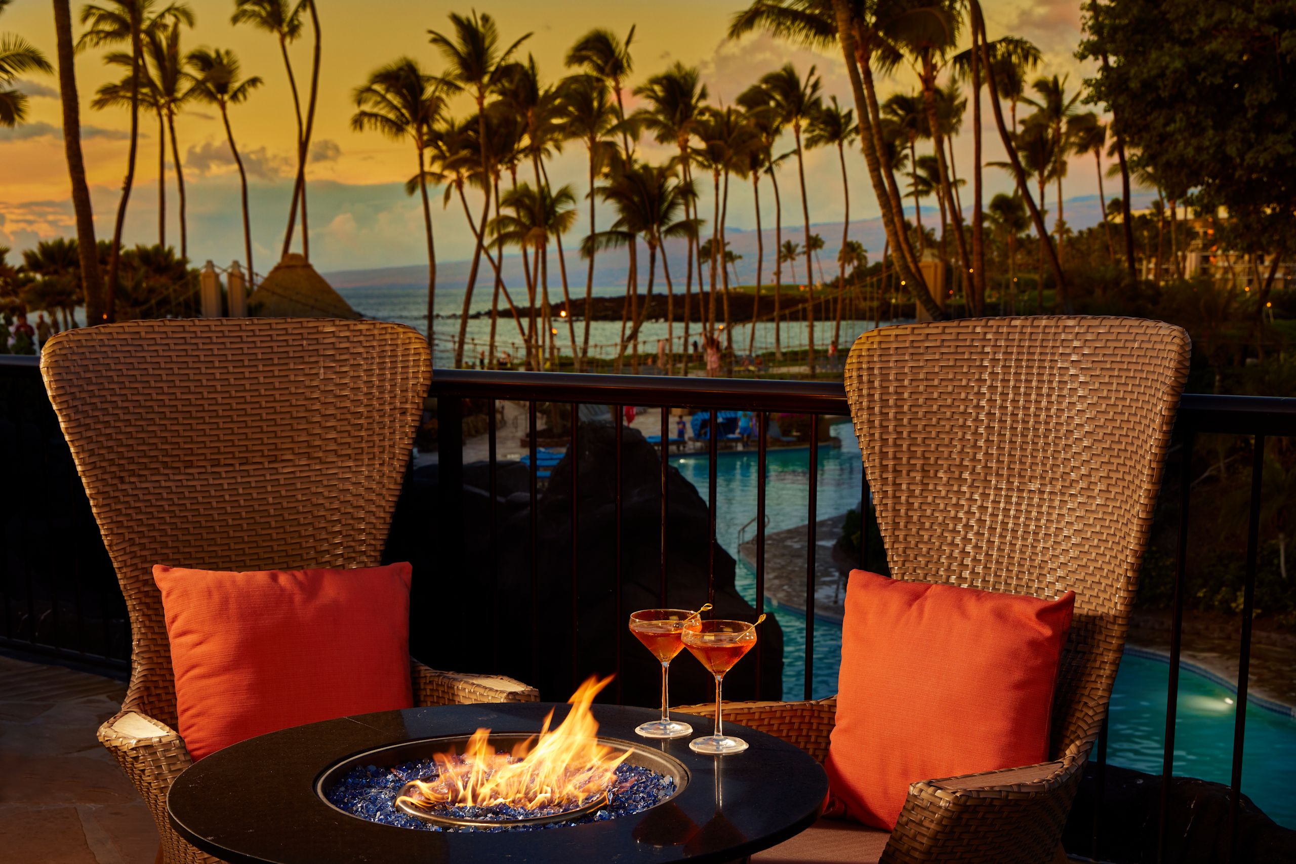 Kamuela Provision Company outdoor seating, martinis and fire pit