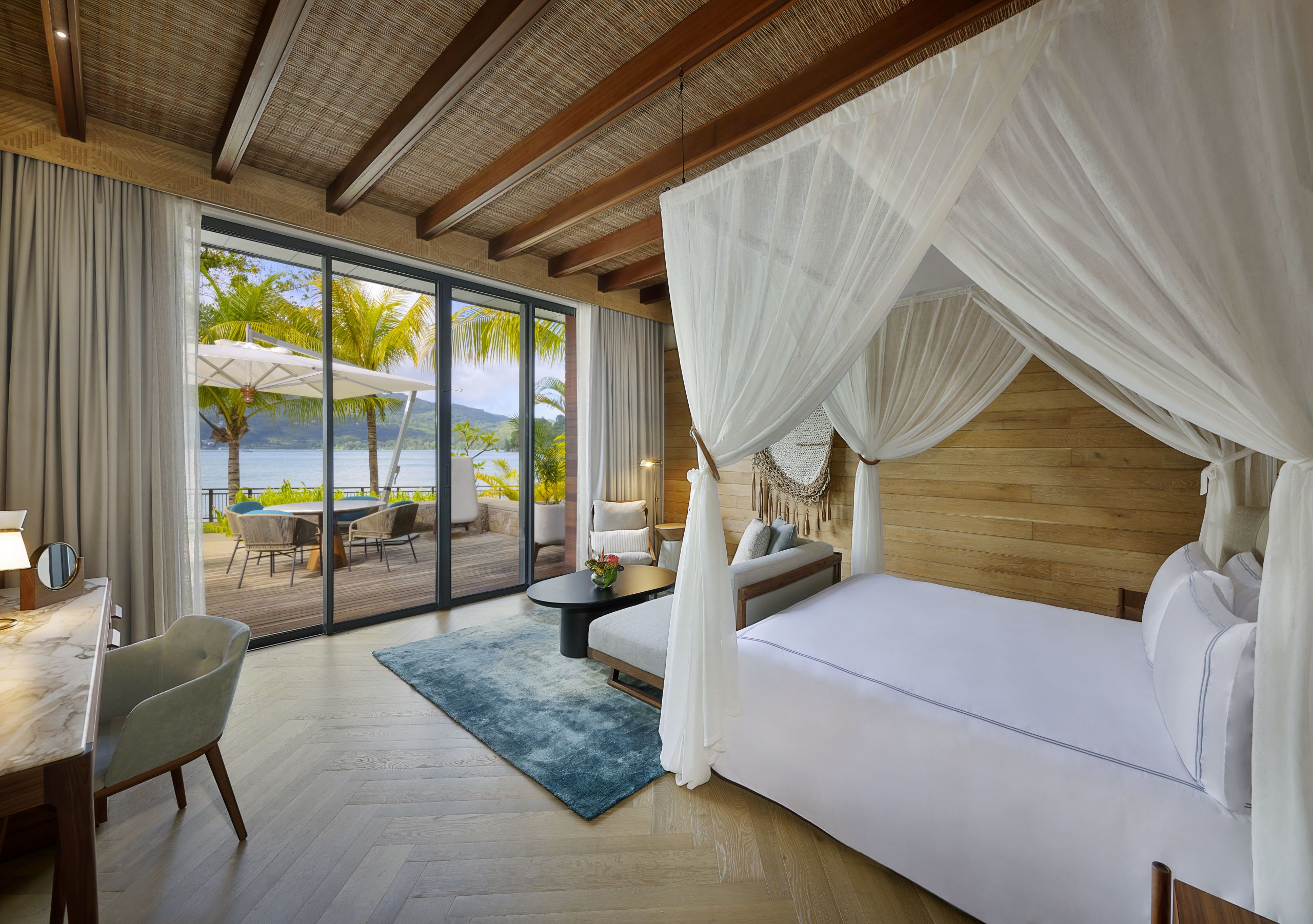 Bay house one bedroom pool suite with desk-transition