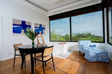 Suite Living Area-transition