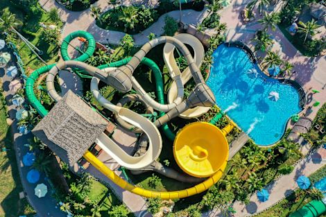 プールスライドの上空からの眺め