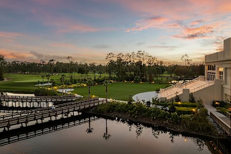 Area Pertemuan Hijau ke-19 saat Matahari Terbenam