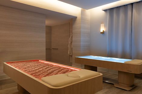 salle de soins de spa, tables de massage