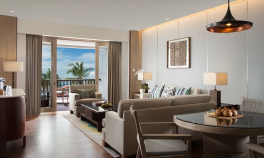 Ocean Suite Living Room with Couches, Table