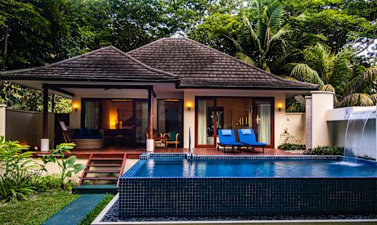 فيلا الملاذ الهادىء مُطلّة على حمّام السباحة تضم سرير كينج