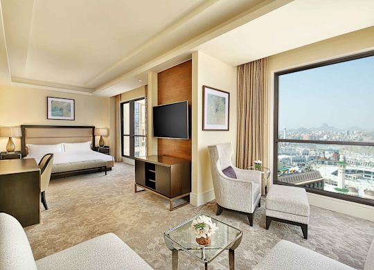 Royal Suite Guestroom with City View