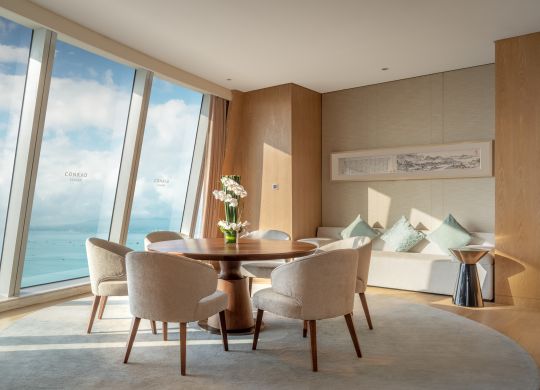 King Suite Living Room