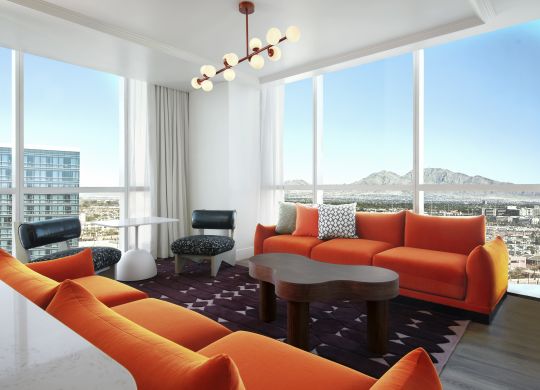 King Guest Lounge Area