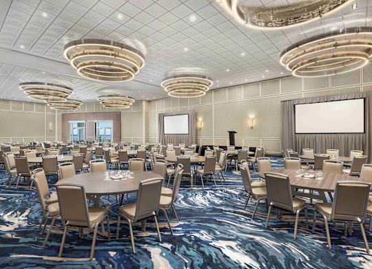 Penataan Ruang Pertemuan Royal Tern dengan Meja Bundar