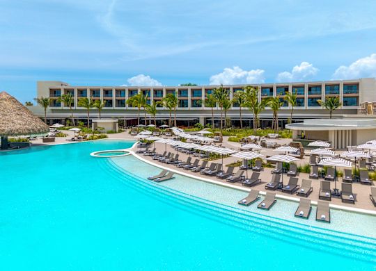 Vue aérienne de la piscine principale